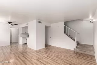 Photo #4: 6832377 Listing