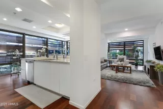 Photo #1: 6832412 Listing 