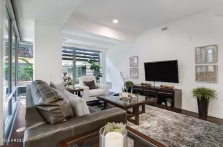 Photo #3: 6832412 Listing 