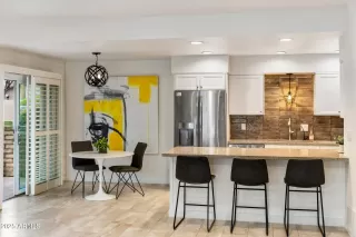 Photo #4: 6832449 Listing