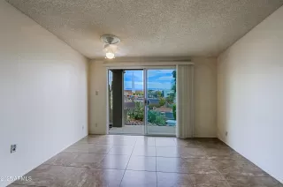 Photo #4: 6832790 Listing