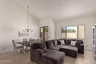 Photo #5: 6833295 Listing