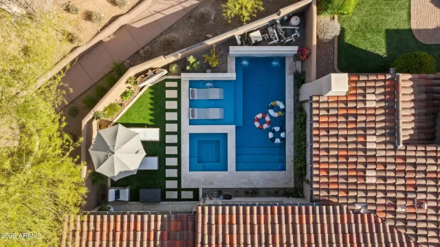 MLS: 6833392 Condo For Sale