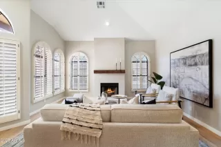 Photo #2: 6833637 Listing 