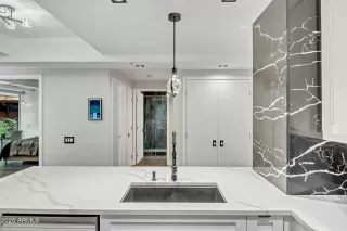 Photo #5: 6833947 Listing