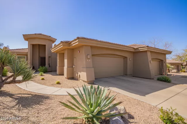 MLS: 6833995 Condo For Sale