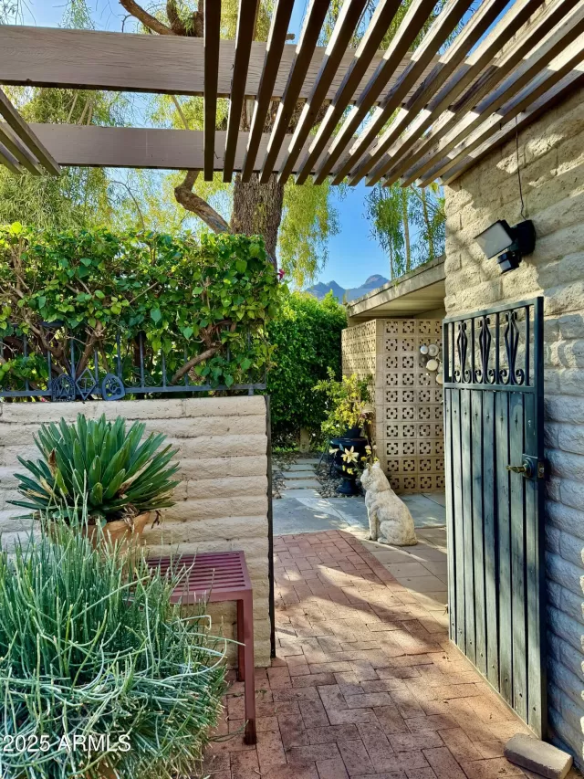 MLS: 6834188 Condo For Sale