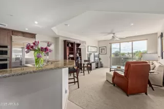 Photo #2: 6834418 Listing