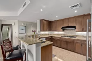 Photo #5: 6834418 Listing