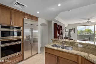 Photo #6: 6834418 Listing