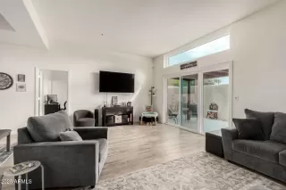 Photo #6: 6834786 Listing