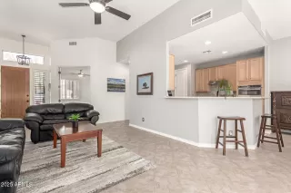 Photo #5: 6834798 Listing