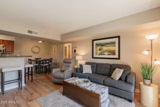 Photo #2: 6834825 Listing