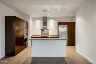 Photo #6: 6835217 Listing