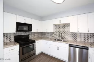 Photo #6: 6835338 Listing 