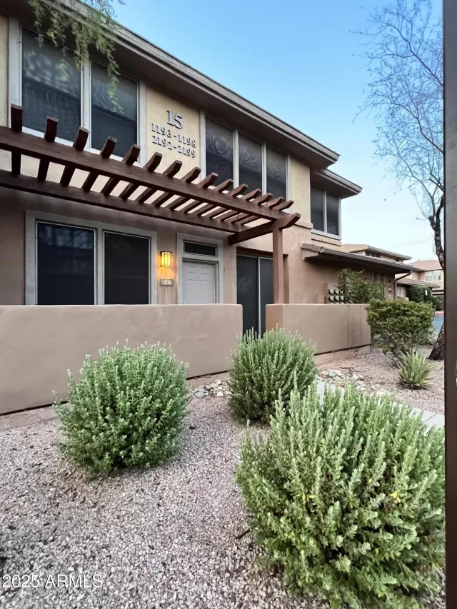 MLS: 6835344 Condo For Sale