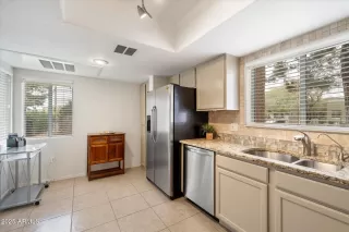 Photo #5: 6835347 Listing