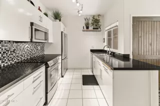 Photo #3: 6835502 Listing