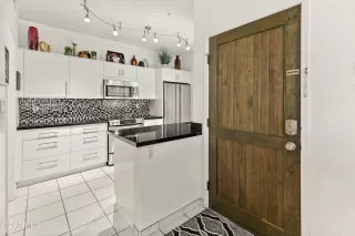 Photo #6: 6835502 Listing