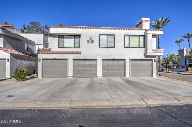 MLS: 6836000 Condo For Sale