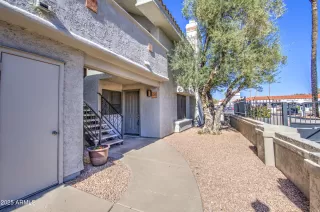 Photo #2: 6836000 Listing 