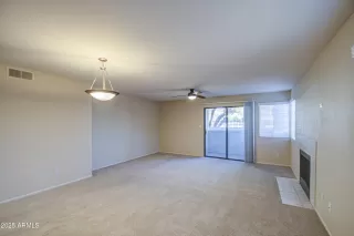 Photo #6: 6836000 Listing 