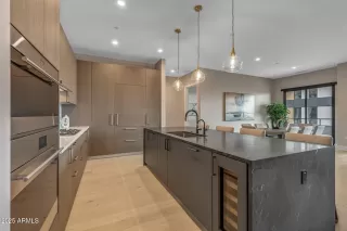 Photo #6: 6836239 Listing