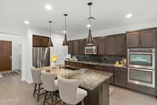 Photo #5: 6836590 Listing