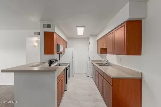 Photo #5: 6836996 Listing