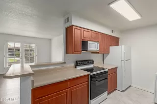 Photo #6: 6836996 Listing