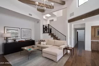 Photo #2: 6837065 Listing 