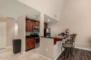 Photo #5: 6837342 Listing