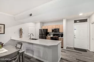 Photo #5: 6837411 Listing