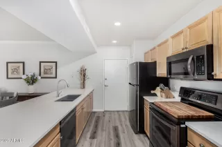 Photo #6: 6837411 Listing