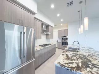 Photo #5: 6837557 Listing 