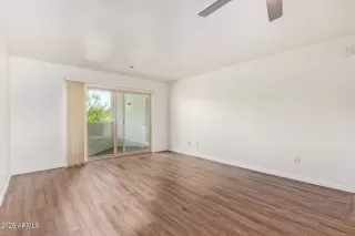 Photo #4: 6837721 Listing