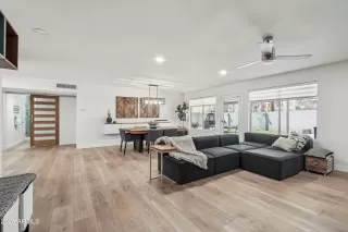 Photo #5: 6837803 Listing