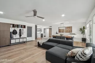 Photo #6: 6837803 Listing