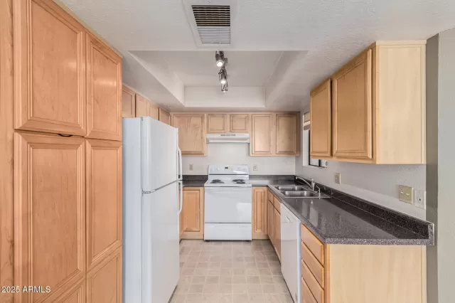 MLS: 6837840 Condo For Sale