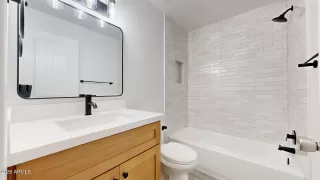 Photo #4: 6838000 Listing 