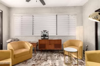 Photo #5: 6838169 Listing