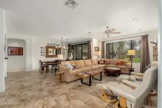 Photo #3: 6838293 Listing