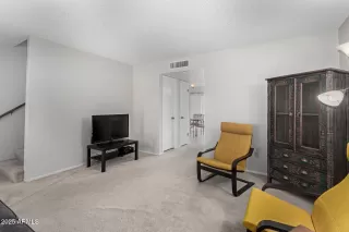 Photo #5: 6838626 Listing
