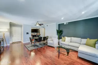 Photo #5: 6838669 Listing