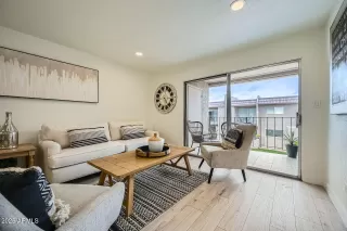 Photo #4: 6838732 Listing