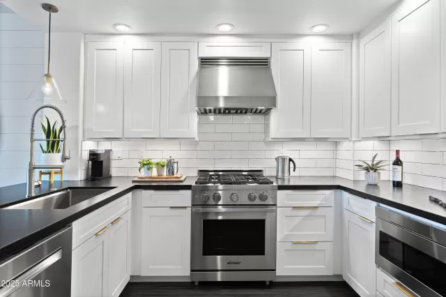 MLS: 6839118 Condo For Sale