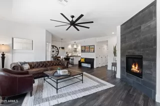 Photo #3: 6839118 Listing
