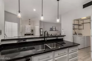 Photo #6: 6839337 Listing 