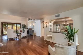 Photo #4: 6839357 Listing 