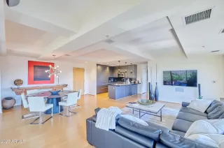 Photo #5: 6839442 Listing 